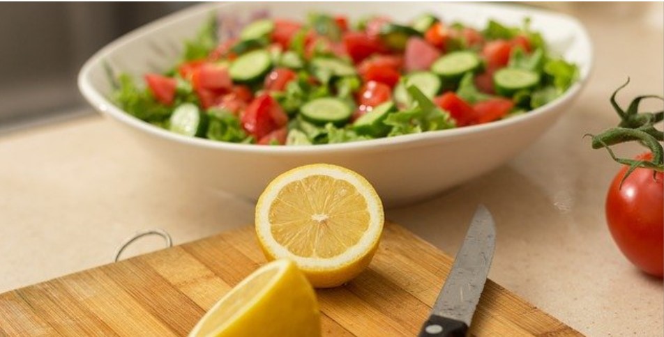 bowl of vegan salad for dinner